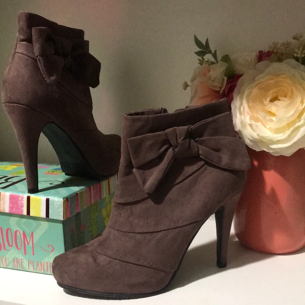 Bow Booties 🎀